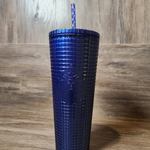 NEW! Starbucks 2023 COBALT BLUE Glitter Grid 24oz Venti Tumbler *RARE* - Picture 2 of 7